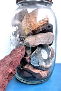 Magenta links und im Glas oben, Ocker Magenta, Ocker, Farbpigmente, Farben, DIY, Möbel gestalten, Anleitung, Tipps, selber machen,